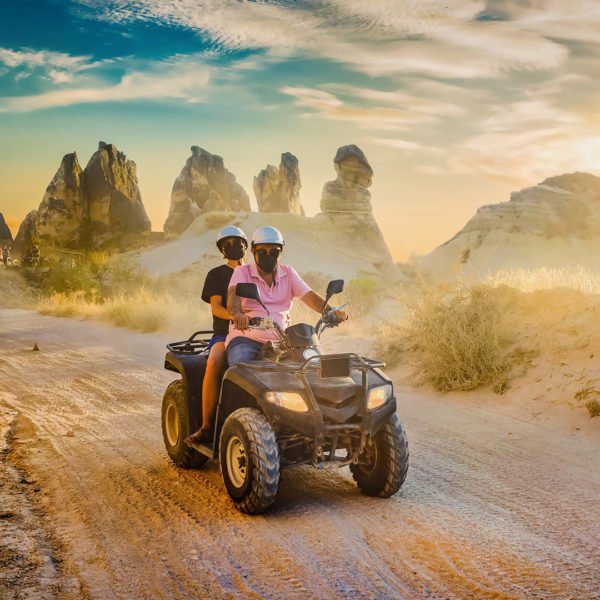 Descubra los Llanos de Capadocia en cuatriciclo